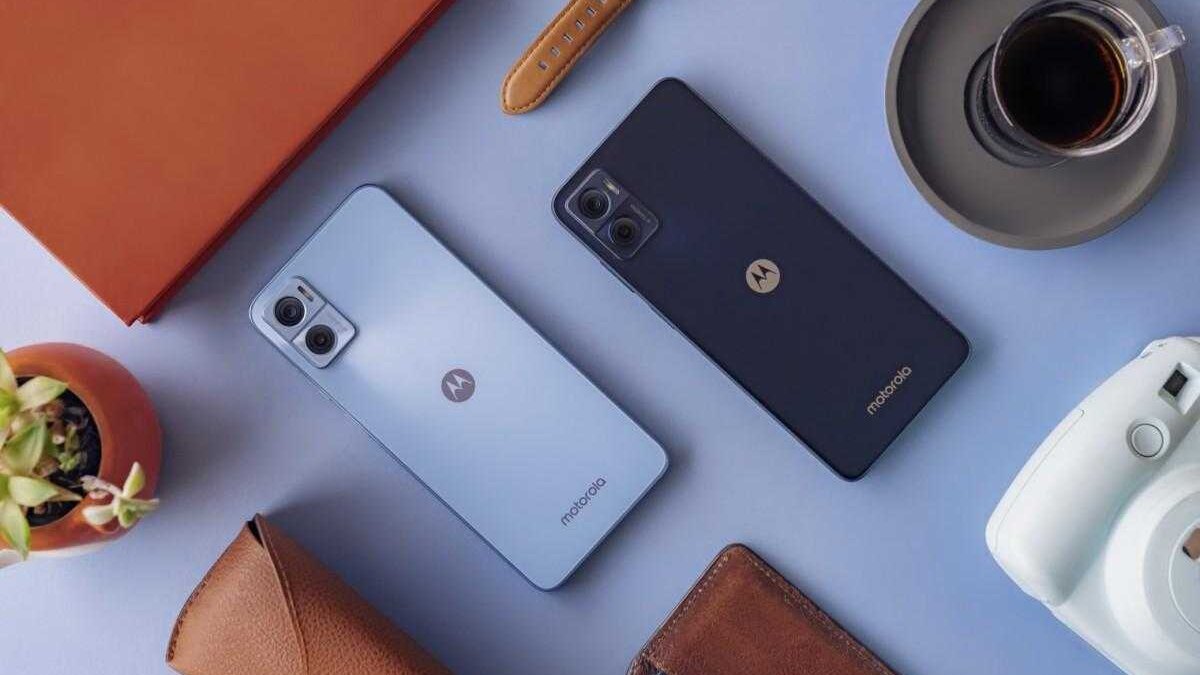 Motorola представила смартфоны Moto E22 и E22i