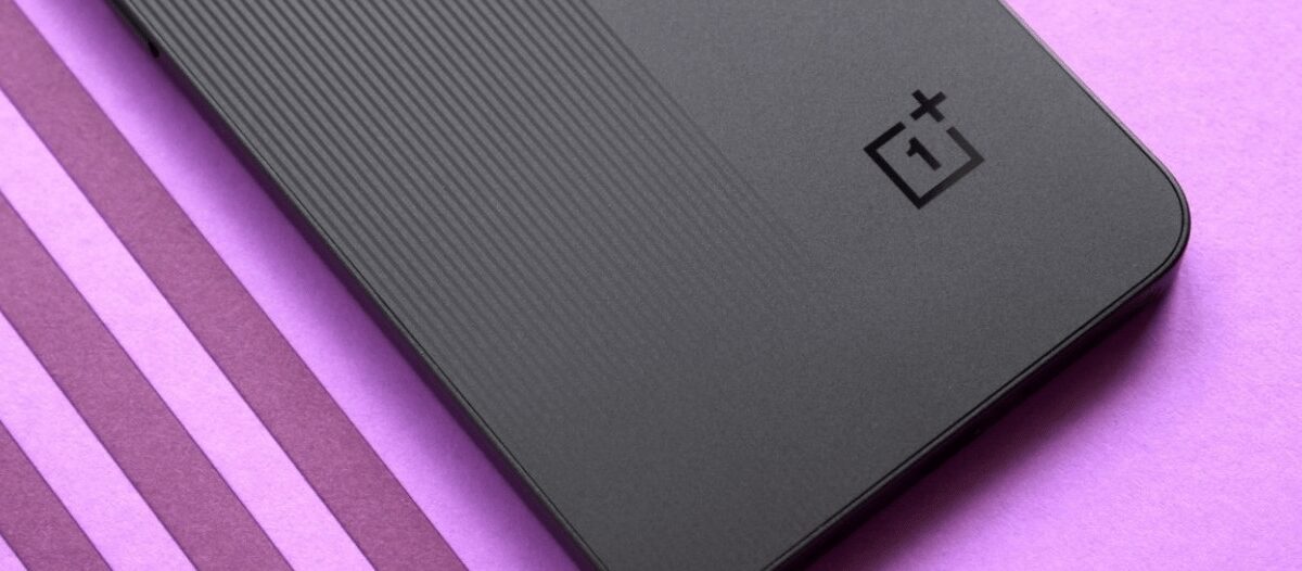 Фото экрана OnePlus 11R подтвердили общий дизайн