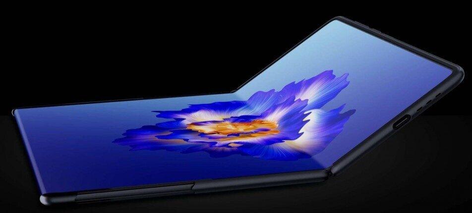 Tecno показала концепт смартфона с выдвижным экраном