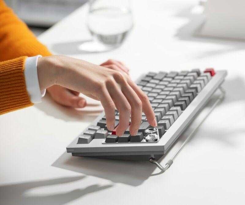 OnePlus выпустила свою первую клавиатуру и телевизор