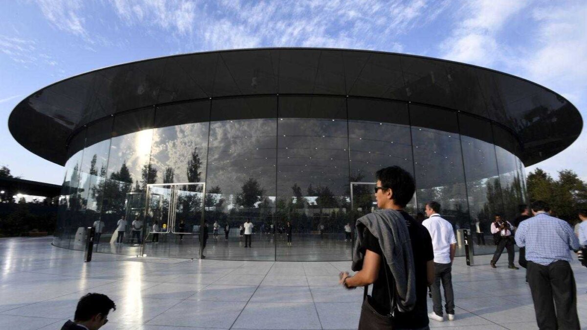 Apple показала гарнитуру смешанной реальности руководителям компании