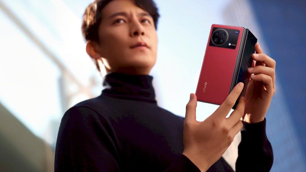 Vivo X Fold2 показали вживую
