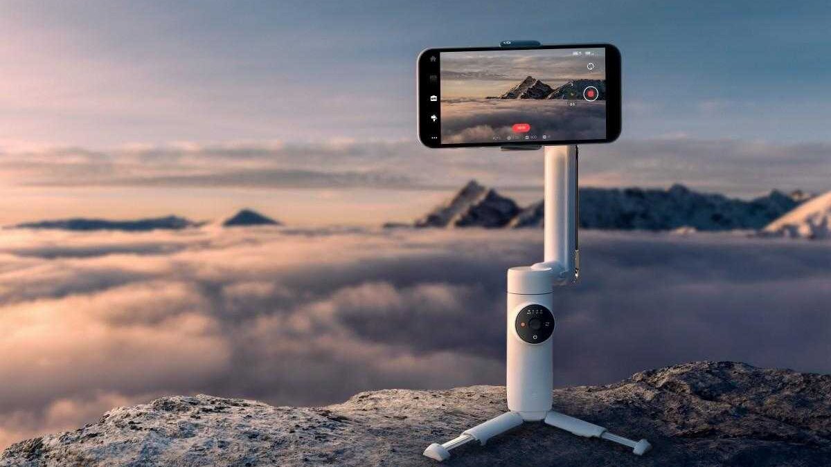 Insta360 Flow: новый стабилизатор для смартфона с ИИ отслеживанием