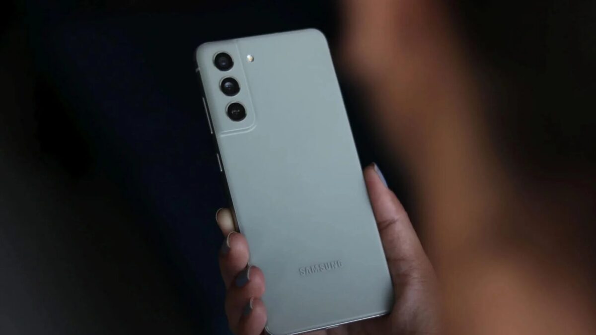 Samsung Galaxy S23 FE получит зарядку на 25 Вт