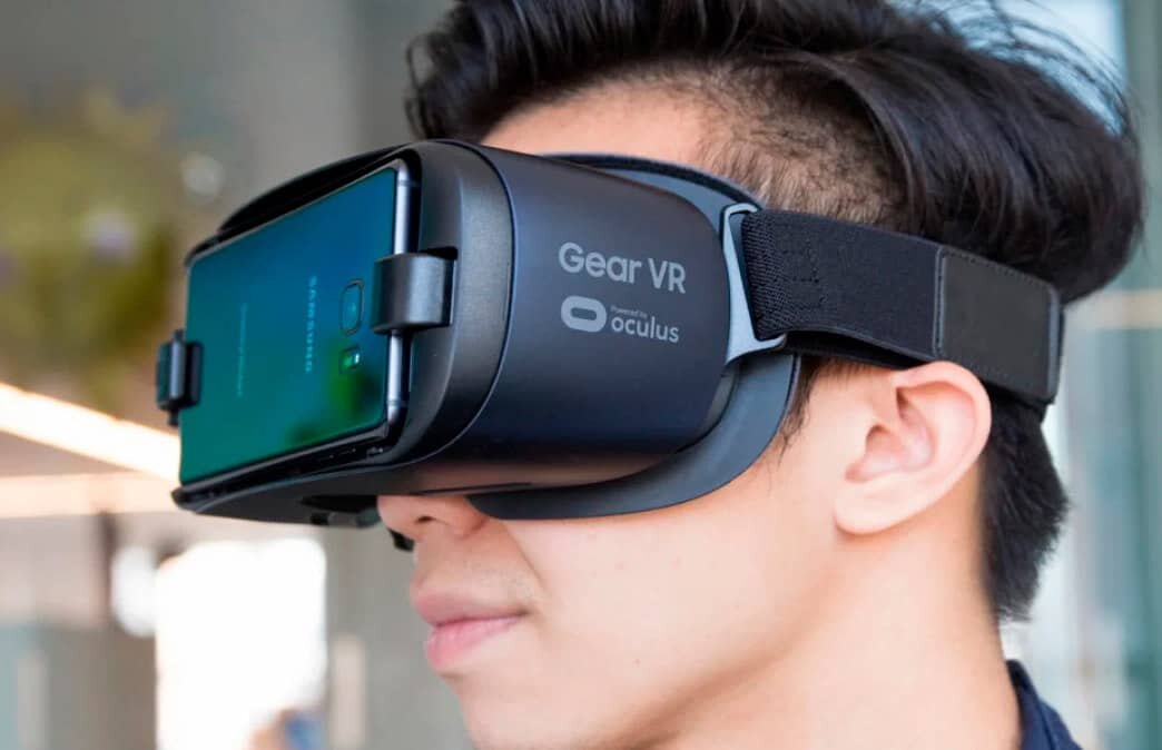 Гарнитура Samsung XR отложена на полгода