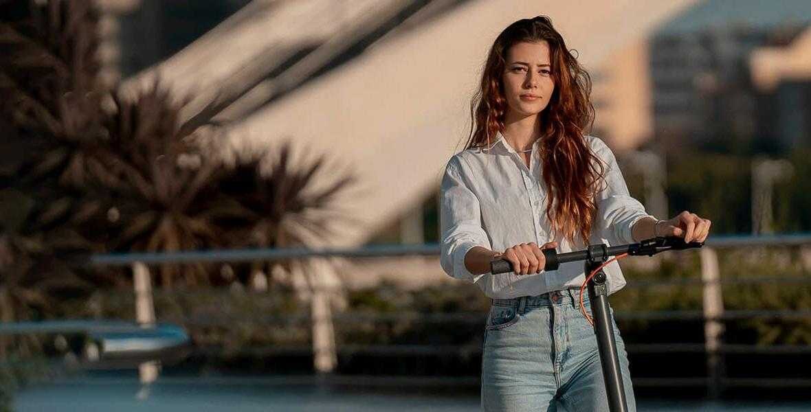 diHouse представил четыре модели электрических самокатов NAVEE