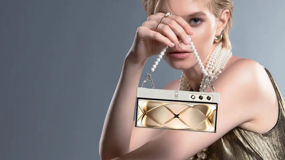 IFA 2023. Honor показала V Purse — концептуальный модный складной телефон