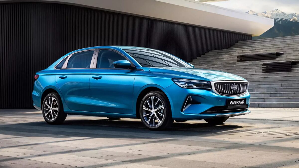 Geely официально представила в России свой первый седан Emgrand