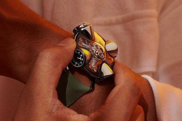 Интерфейс Яндекс Музыка на Samsung Galaxy Watch показывается на дисплее часы