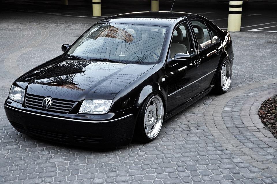 В России подешевели седаны Kia Pegas и Volkswagen Bora