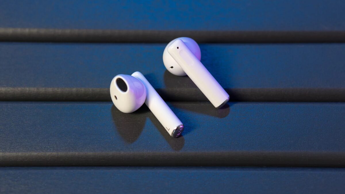 Honor показала новые беспроводные наушники Earbuds X6