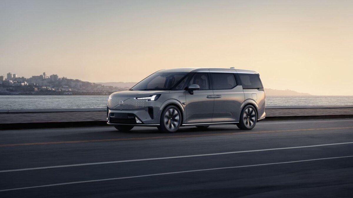 Volvo официально представила свой первый минивэн — EM90