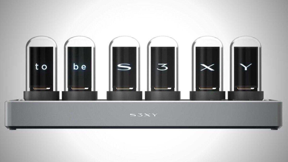 Tesla представила настольные часы S3XY Time Glow Clock