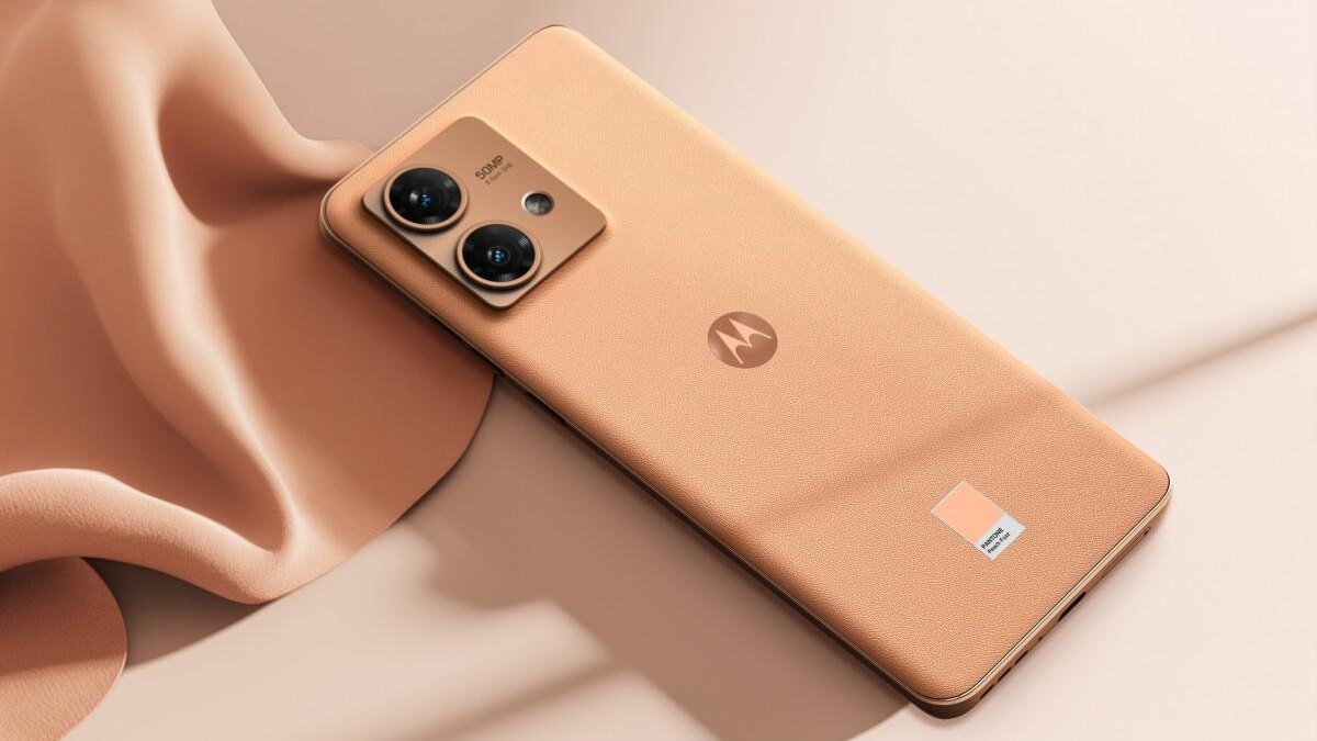 Motorola Razr 40 Ultra теперь доступен в цвете Peach Fuzz