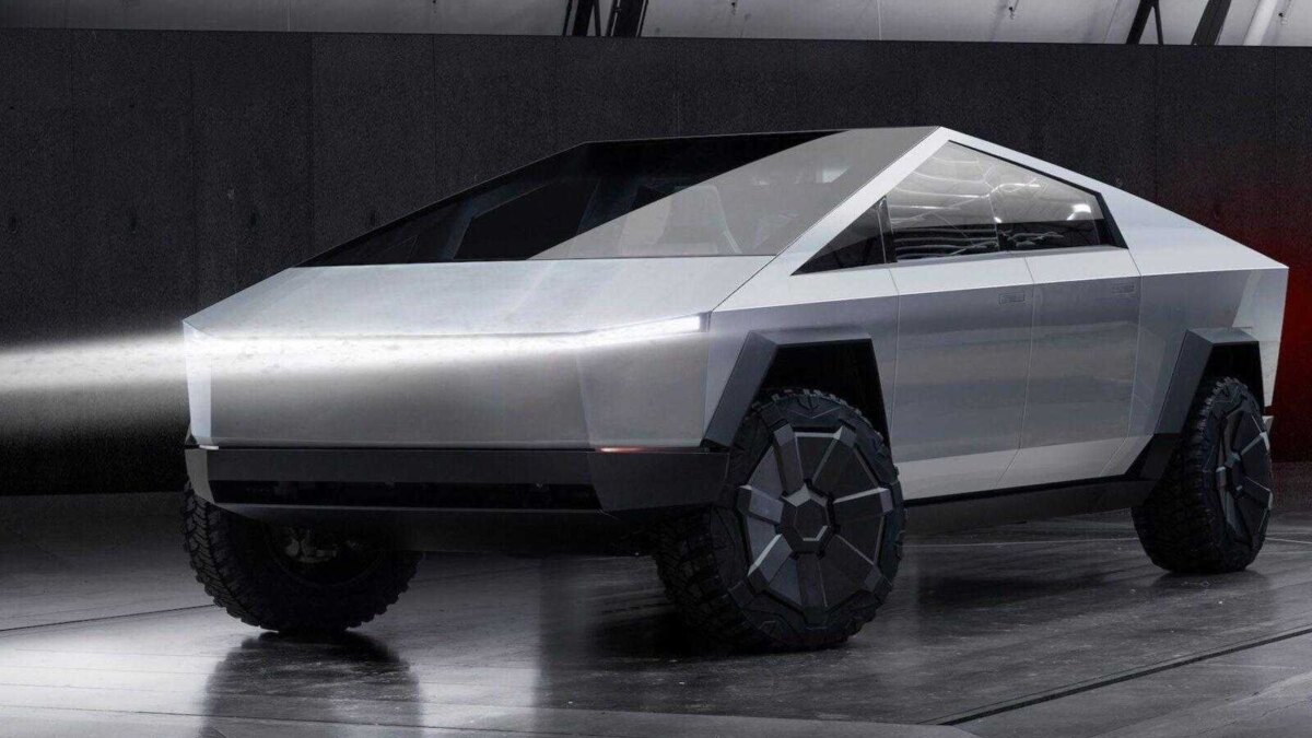 Tesla Cybertruck стал доступен для предзаказа в России