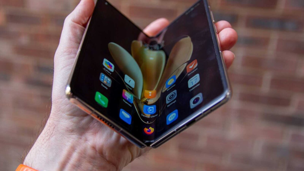 Складной смартфон Honor Magic V2 вышел за пределами Китая