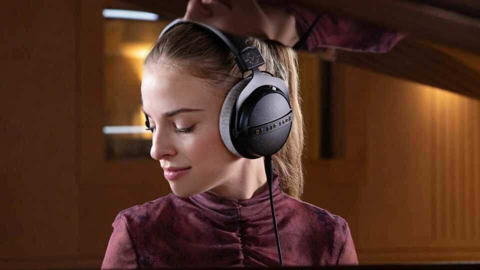 Beyerdynamic представил лимитированные наушники DT 770 PRO X
