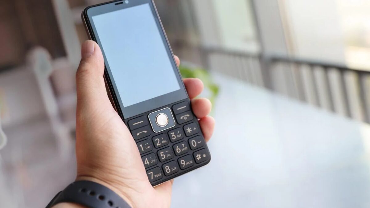 Coolpad представил кнопочный Android-смартфон Golden Century Y60