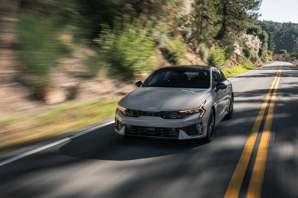 Kia выпустил новую версию автомобиля K5 (2025): обновленный дизайн и новый 2,5-литровый двигатель