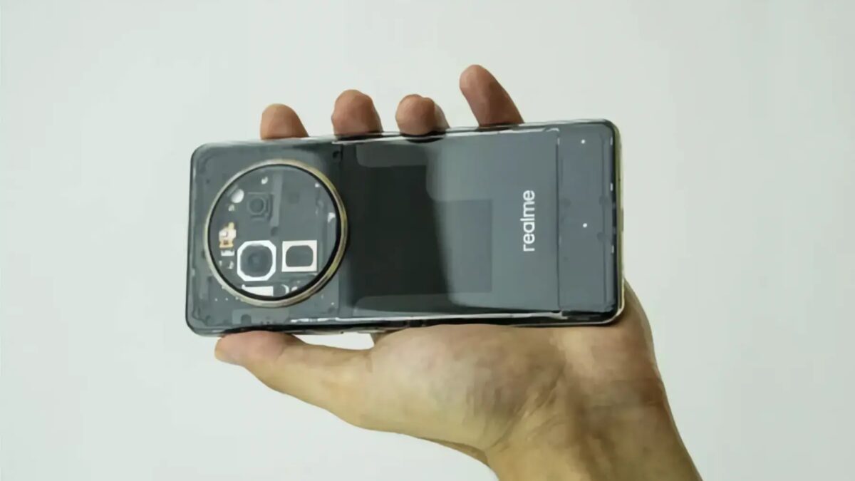 «Прозрачный» realme 12 Pro+ замечен в официальном канале realme Russia