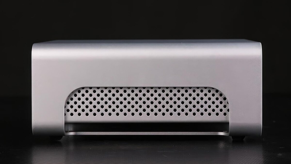 Мини-ПК GIGABYTE Metal Gear Plus ITX с вентиляционными отверстиями