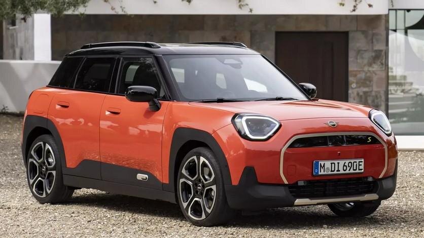 Mini выпустил электрический мини-кроссовер Aceman с виртуальным ассистентом в виде щенка