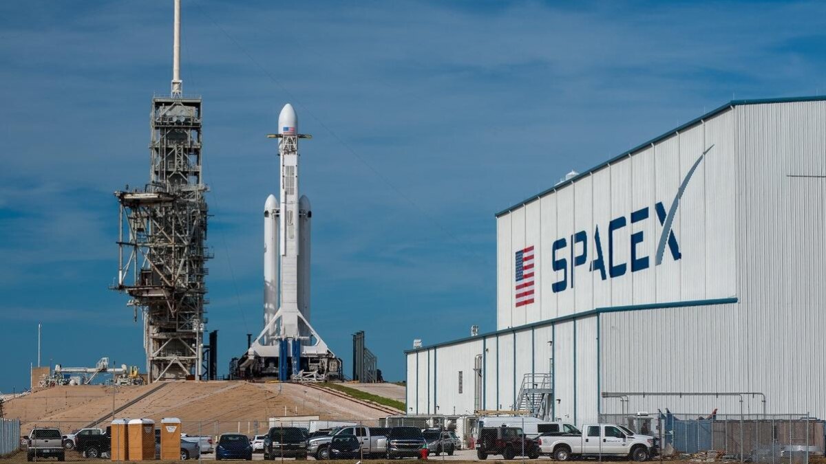 SpaceX открыл бронирование мест для полетов на МКС, Луну, Марс и орбиту Земли
