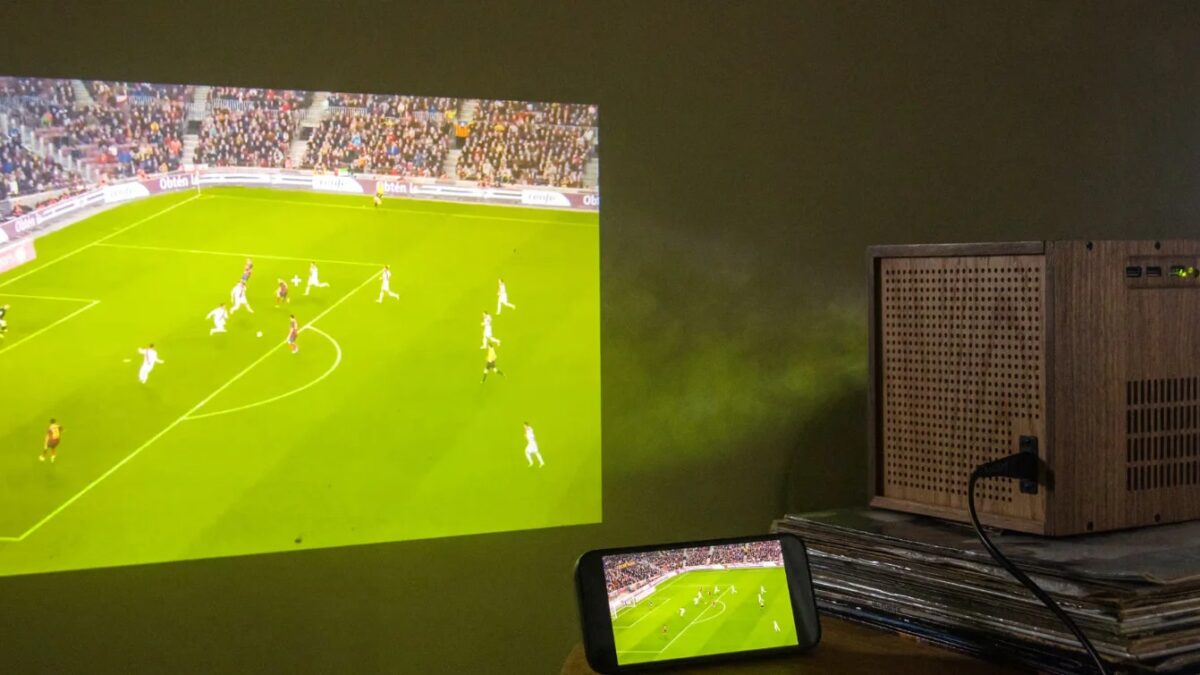 Openhagen выпустил деревянный проектор LightBoks с функциями Smart TV