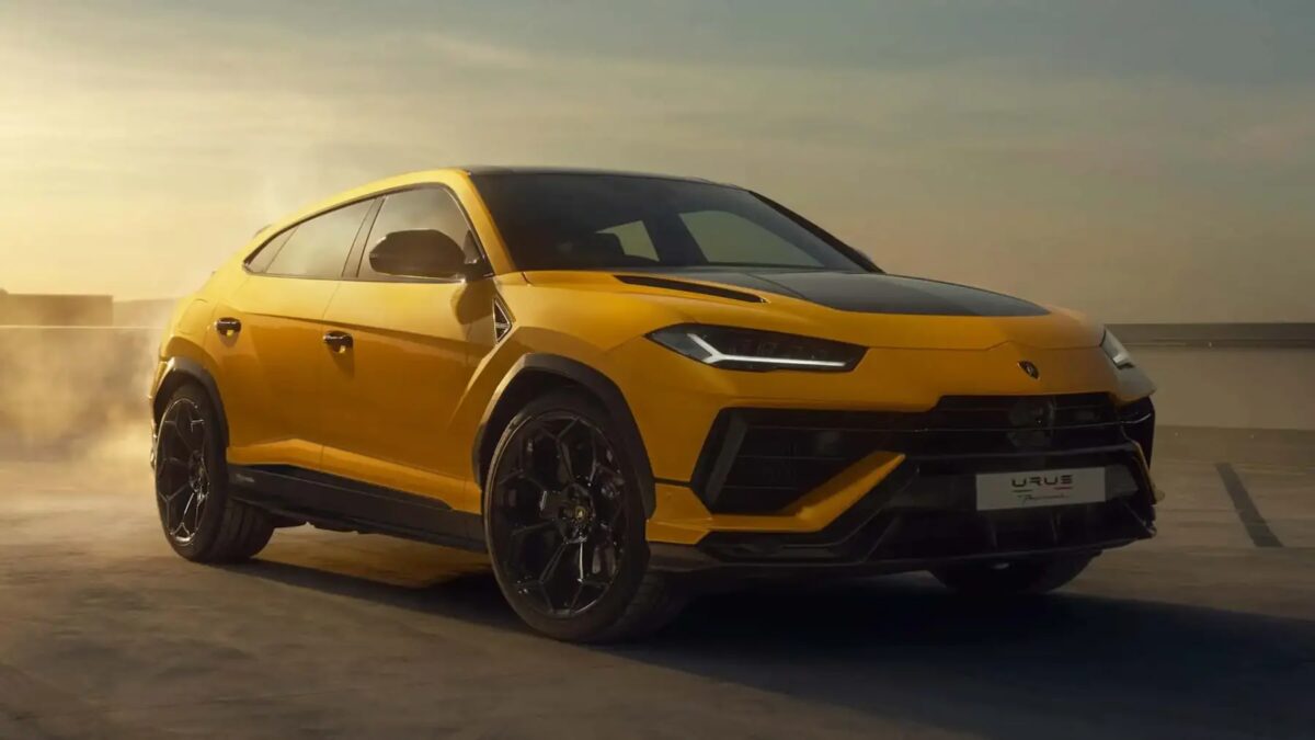 Lamborghini Urus отзывают из-за капота, который может отлететь на высокой скорости
