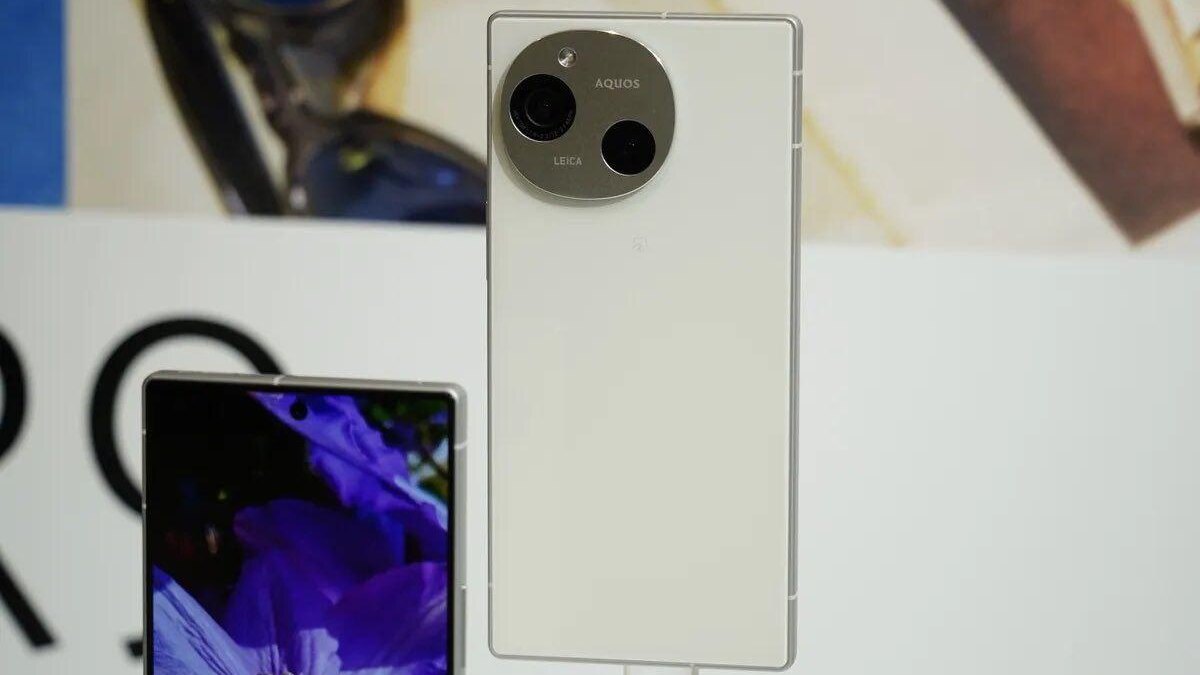 Представлены два смартфона в нетипичном дизайне — Sharp Aquos R9 и Aquos wish4