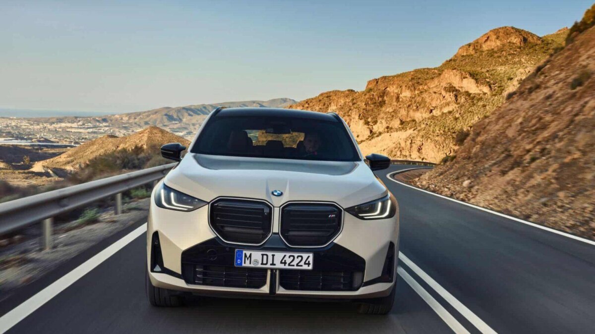 Новый 2025 BMW X3 M50 получил более мощный шестицилиндровый двигатель