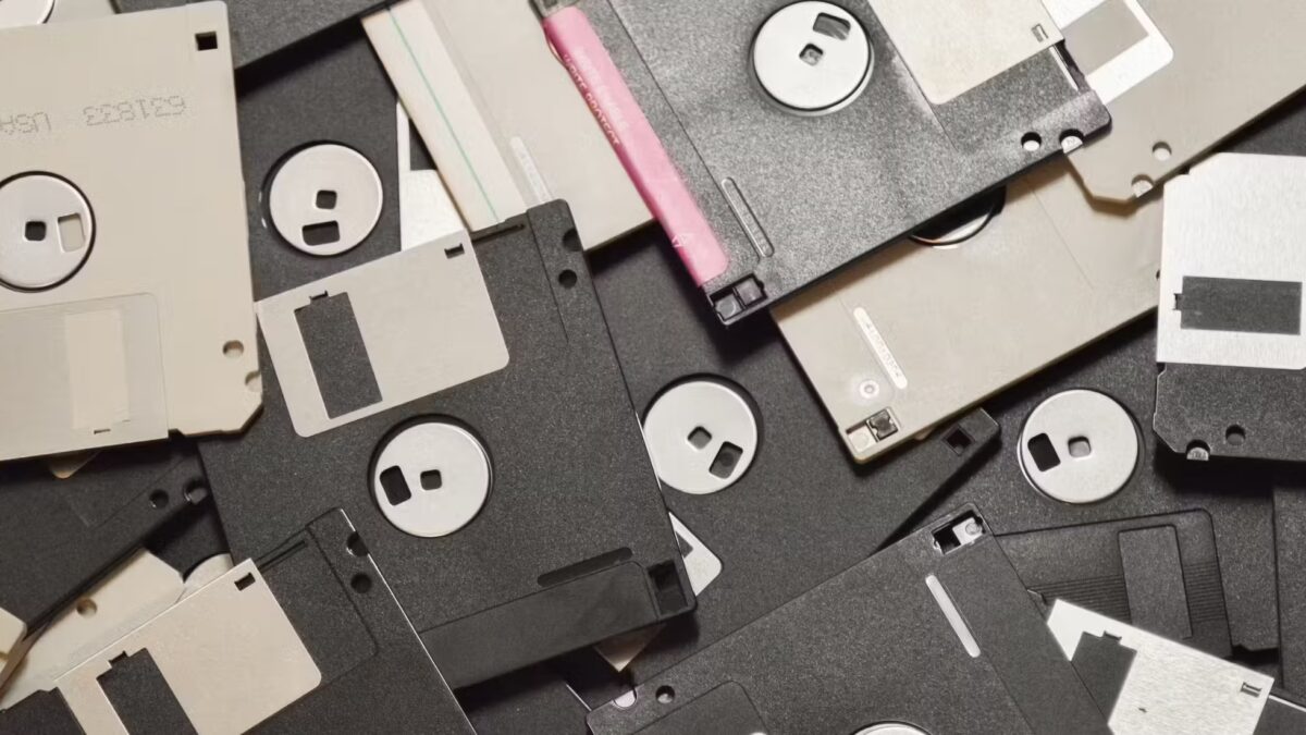 Япония наконец отказывается от дискет