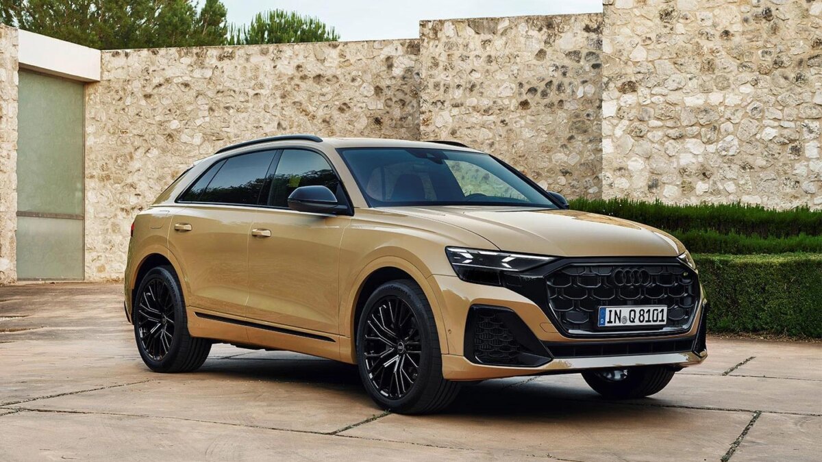 Российские дилеры привезли в страну обновленный кроссовер Audi Q8