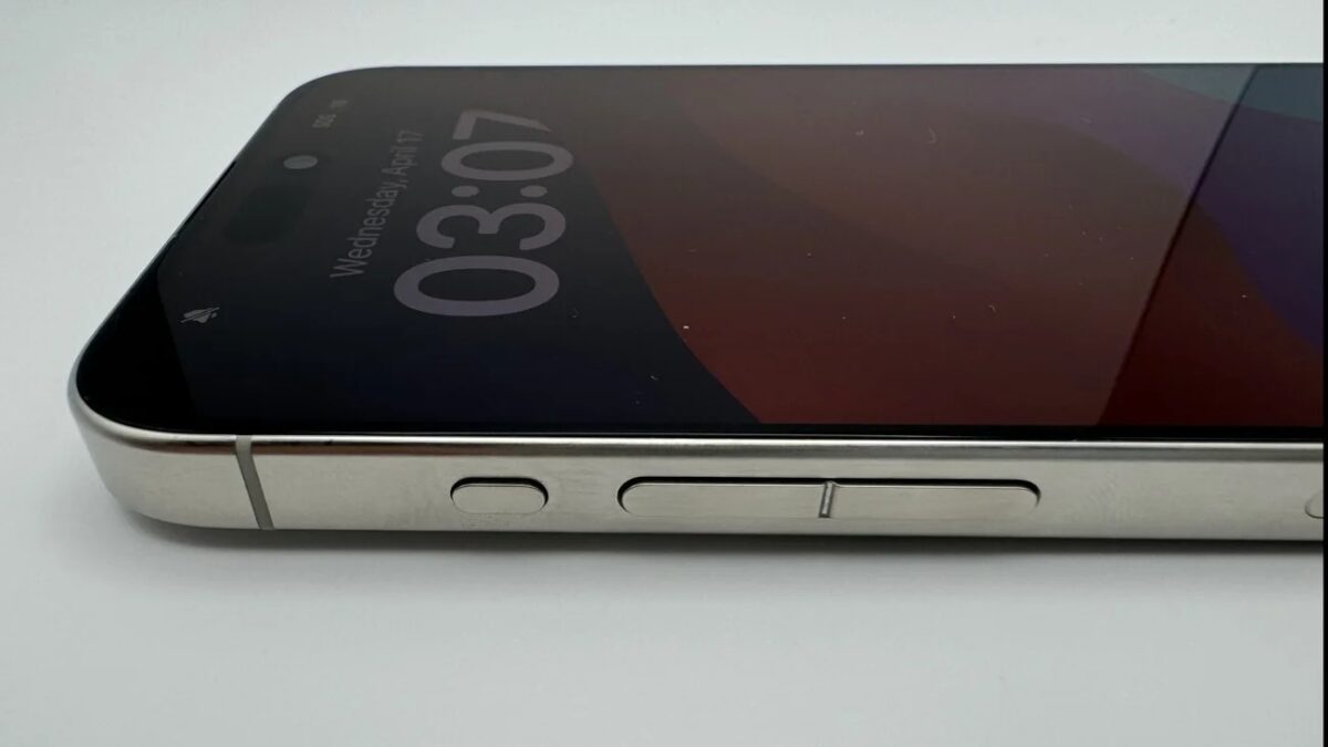 Инженерную версию iPhone 15 Pro Max с сенсорными кнопками показали на фото