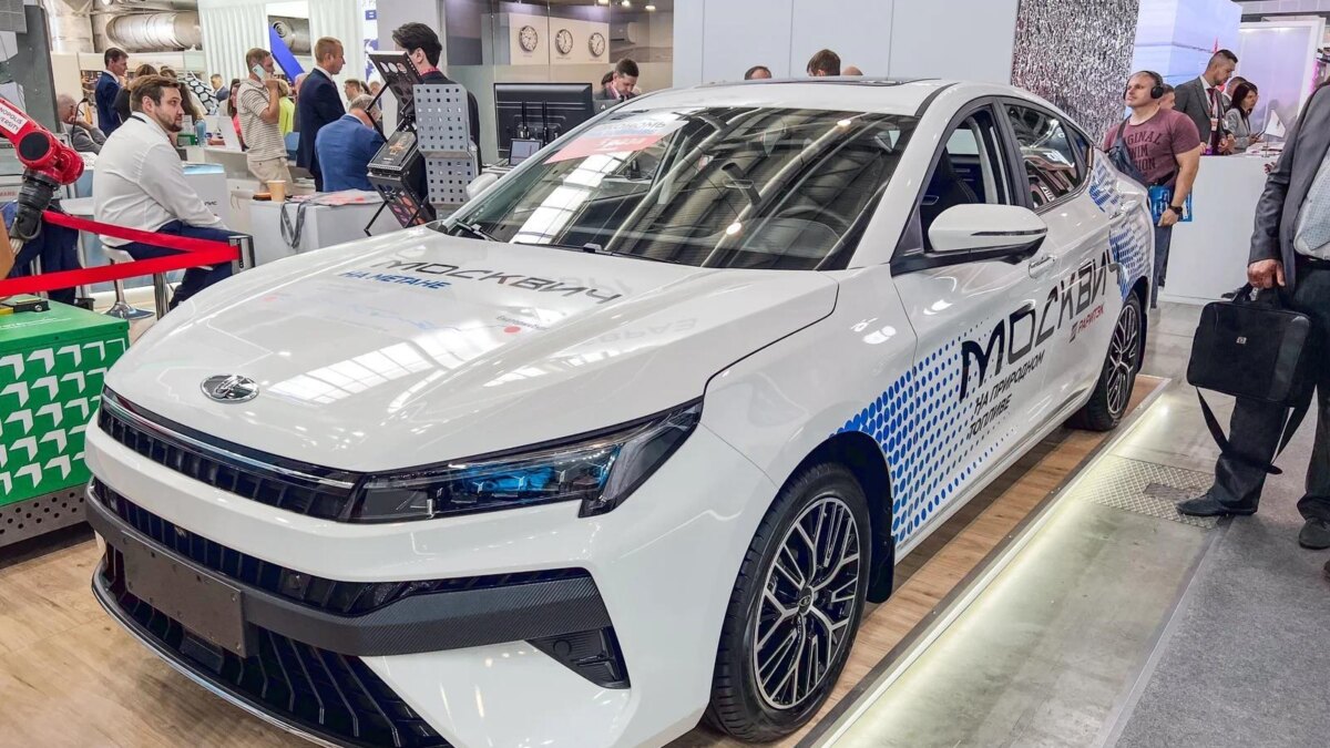 На выставке «Иннопром» показали «Москвич 6» на «голубом топливе»