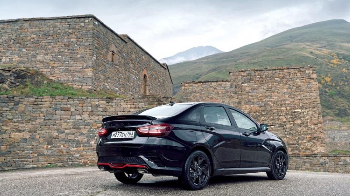 АвтоВАЗ представил новую версию Lada Vesta Sportline, оснащенную системой ESP