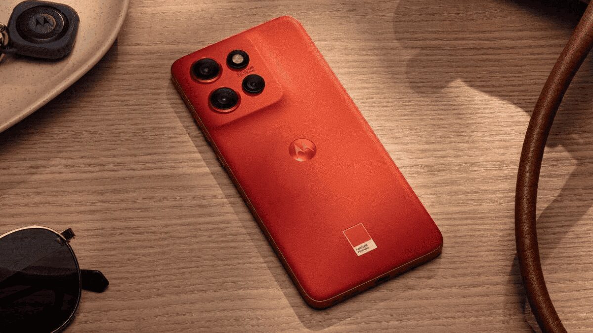 Motorola анонсировал смартфон Edge 50 Neo с ярким дизайном и защитой IP68
