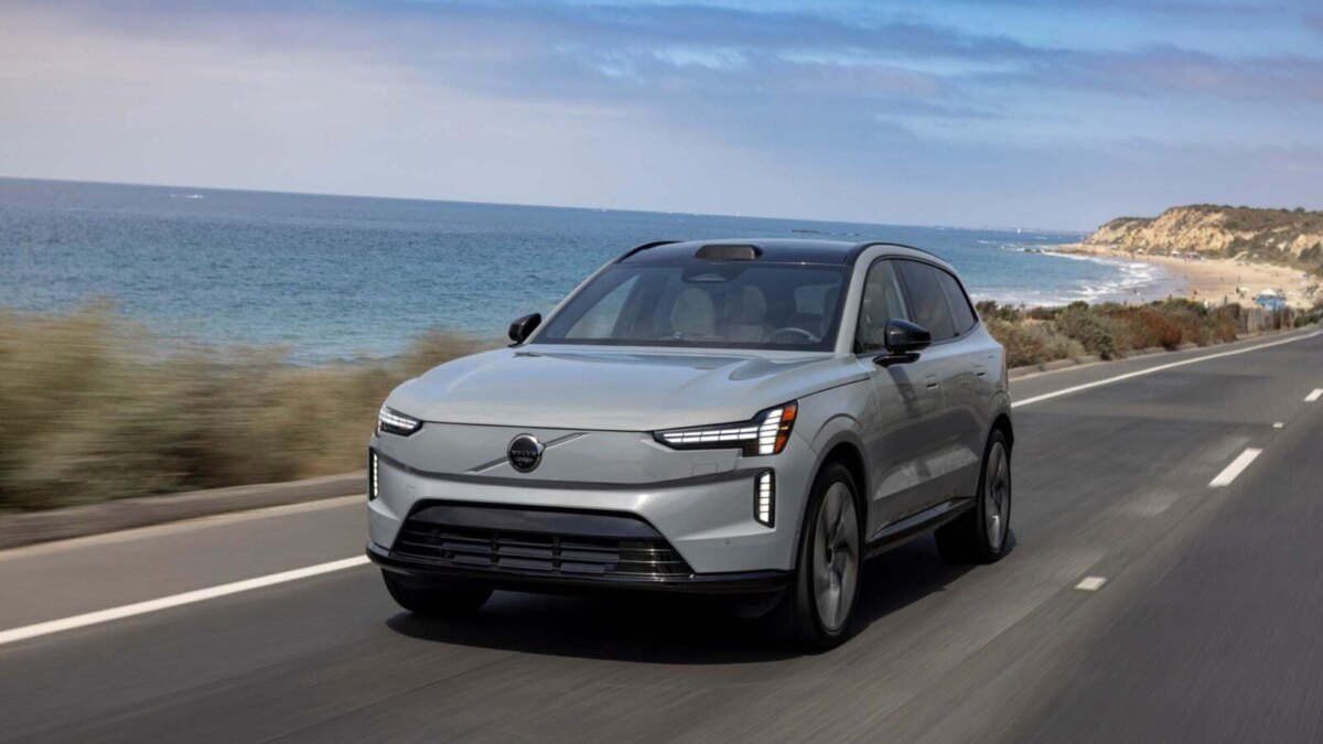 2025 Volvo XC90 PHEV или 2025 Volvo EX90: выбор между гибридом и полностью электрическим SUV