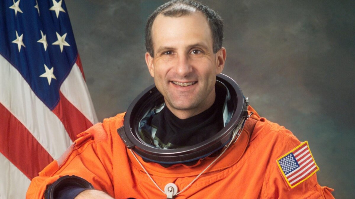 Астронавт запечатлел «струящихся серебряных змей»