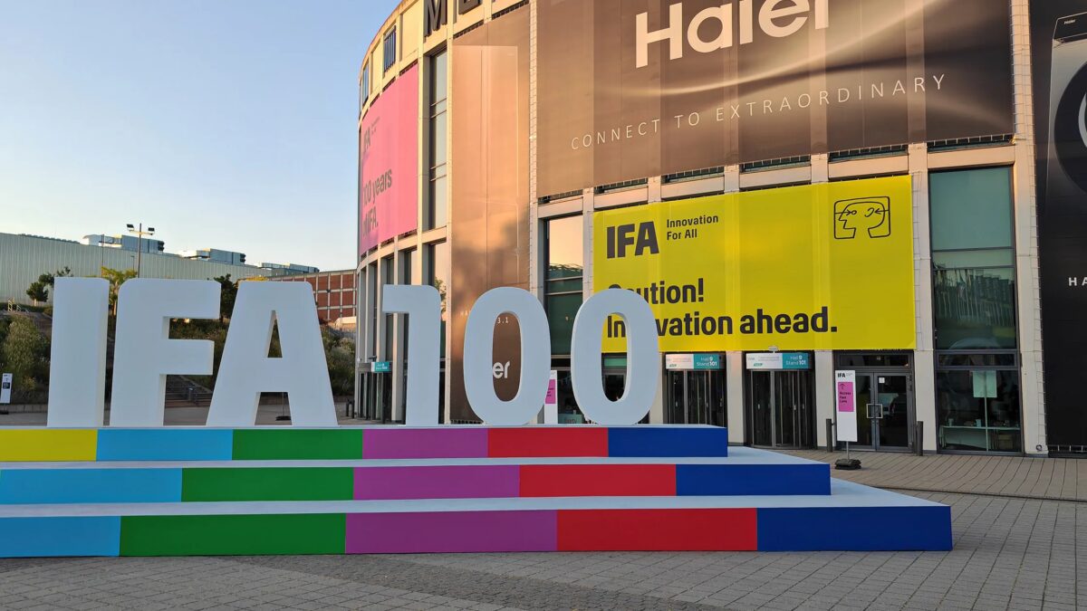 Новинки IFA 2024: от смартфонов с магнитами до пылесосов, поднимающихся по лестнице
