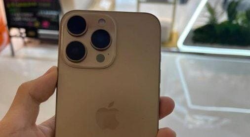 iPhone 16 Pro: первые снимки в цвете «золотой титан»