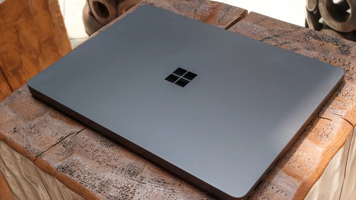 В сети нашли прототип Microsoft Surface Laptop с чипами Intel Lunar Lake