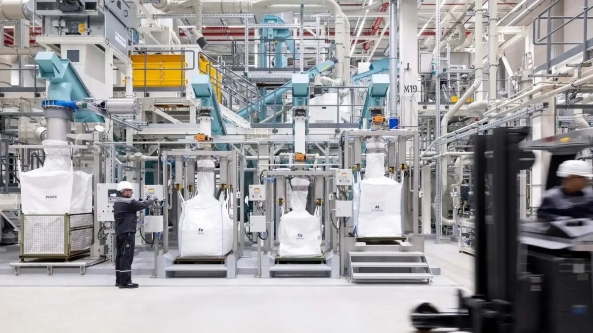 Mercedes-Benz выходит на рынок переработки аккумуляторов для электромобилей