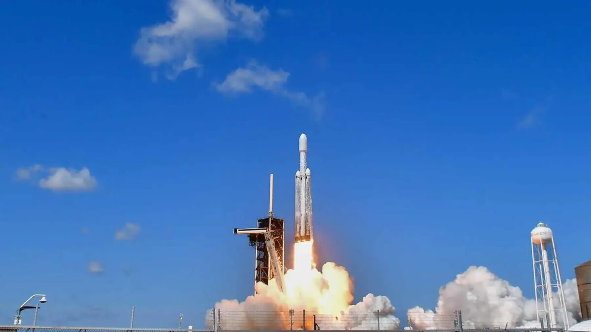 SpaceX ведёт переговоры с Европейским космическим агентством о борьбе с космическим мусором