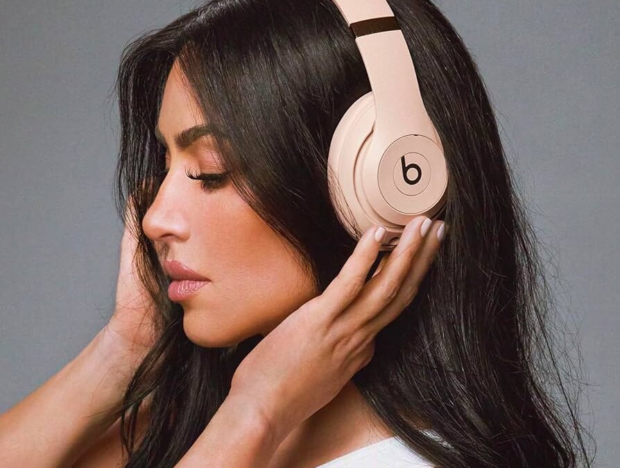Beats выпустила наушники и колонку в коллаборации с Ким Кардашьян 