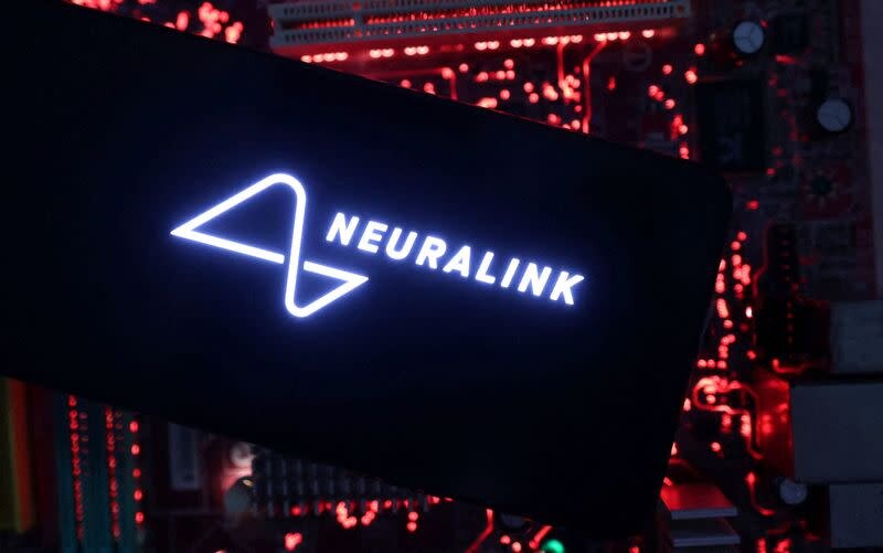 Neuralink Илона Маска получила разрешение Канады на испытание мозгового чипа