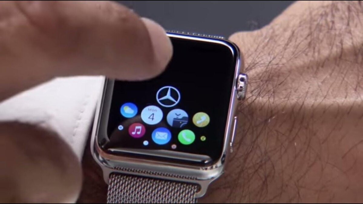 Mercedes-Benz интегрировала функции приложения в Apple Watch: управление авто стало проще