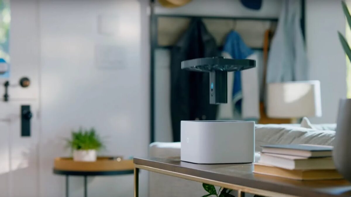 ТОП-10 необычных гаджетов 2024 года: от смартфона-клатча до подушки с ИИ