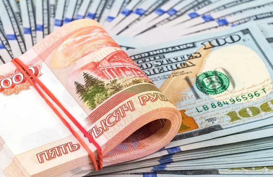 Доллар превысил отметку 100 рублей