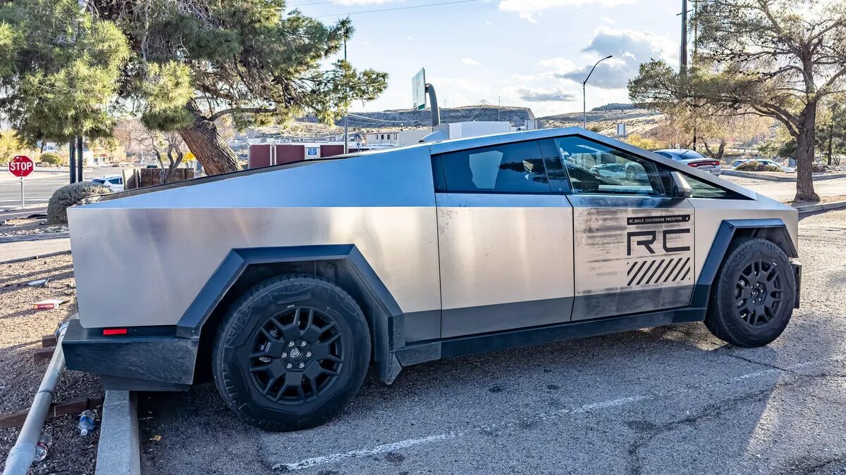 Все отзывы Tesla Cybertruck за 2024 год: что пошло не так?